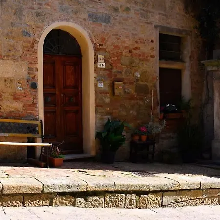 Casa Vacanze E Brevi Periodi Alla Porta Etrusca La Panchina Al Sole Volterra Exterior photo